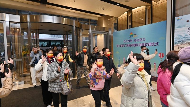 每年旅游淡季，国内跟团游的价格普遍会有所下降，这是由以下几个原因造成的：